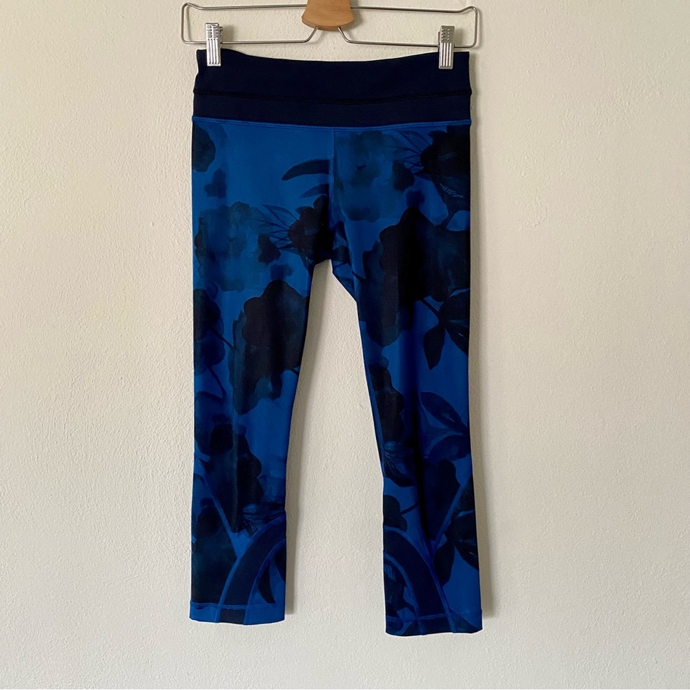 Lululemon Run Inspire Crop II Jumbo Inky Floral Blue Women's Size 4